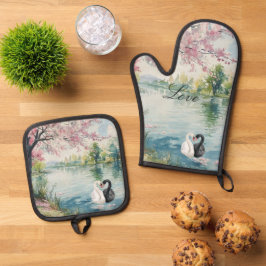 Activiteiten in de omgeving van Romantic Swans Lak Ovenwant & Pannenlap Set