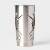 Activiteiten in de omgeving van Scott Clan Badge T Geïsoleerde Drinkbeker (Rechts)