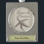 Activiteiten in de omgeving van Starfish Beach Hou Verzilverd Banner Ornament<br><div class="desc">Dit strandhuis zeester - Het zeester afbeelding heeft een zanderige tan achtergrond, met een patroon dat lijkt op doek. Dit is perfect voor het strandhuis en brengt je in de stemming voor de zomer. Strandhuisinrichting moet kalmerend zijn en voelen als een casual strand wegkomen. Voor een nautisch gevoel en de...</div>