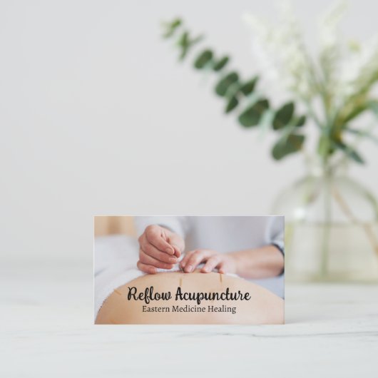 Acupuncturist Working on Client Visitekaartje (Staand voorkant)