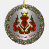 Adair Clan Badge & Tartan Thistle Personalized Keramisch Ornament (Achterkant)
