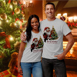 Adair Scottie Dog Christmas Gepersonaliseerd T-shirt<br><div class="desc">Hier gaan we,  het is een Scottie dog Christmas! Allemaal verkleed voor de kerstman,  hij is sportief een Adair tartan boog. Draag vakantiefeesten,  kantoor feesten,  clanbijeenkomsten en out shopping! U kunt de vrolijke kerstruimte personaliseren naar alles wat u wilt of laten zoals het is! Prettige feestdagen</div>