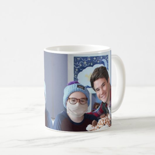 Adam Devine & Breanna Mok (Voorkant rechts)