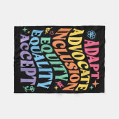 Adapt Advocate Inclusion Equity Equality Accepteer Fleece Deken (Voorkant (Horizontaal))