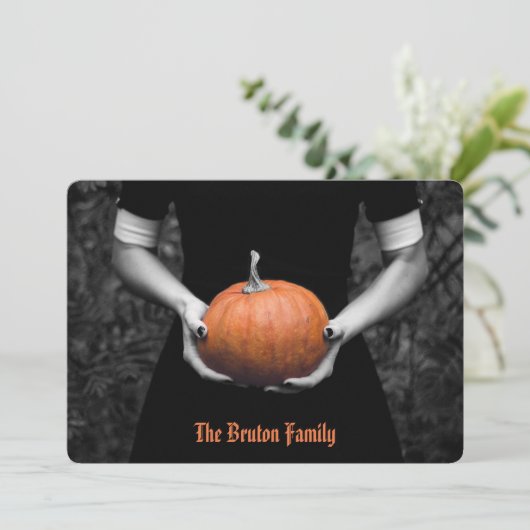 Addams-geïnspireerde spookhuis Halloween Party Kaart (Staand voorkant)