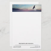 Adelaar boven de bergskyline Blue Sky Briefpapier (Voorkant / Achterkant)