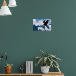 Adelaar die zweeft boven majestueuze bergen poster