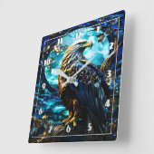 Adelaar neergestreken op boomtak bij nacht vierkante klok (Hoek)