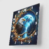 Adelaar neergestreken op boomtak onder maanlicht vierkante klok (Hoek)