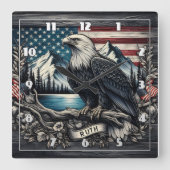 Adelaar neergestreken op tak met bergachtergrond vierkante klok (Voorkant)