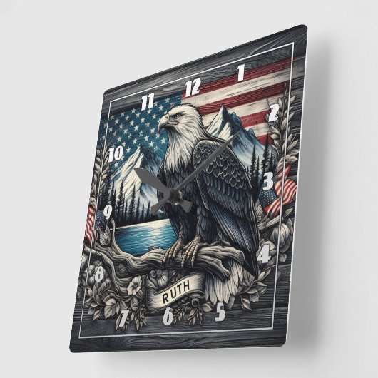 Adelaar neergestreken op tak met bergachtergrond vierkante klok (Hoek)