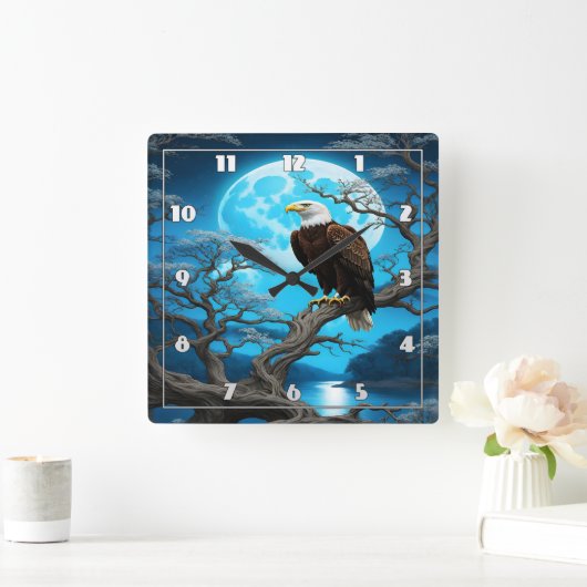 Adelaar op een tak onder een volle maan vierkante klok (Huis)