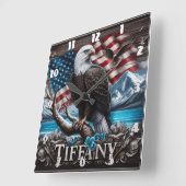 'Adelaar op tak met vlagachtergrond' Vierkante Klok (Hoek)