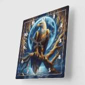 Adelaar op tak onder volle maan vierkante klok (Hoek)