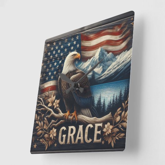 Adelaar op tak tegen berglandschap vierkante klok (Hoek)