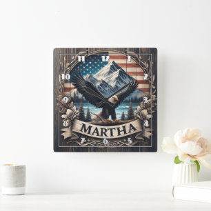 Adelaar spreidt vleugels door bergen vierkante klok