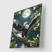 Adelaar spreidt vleugels op tak onder maanlicht vierkante klok (Hoek)