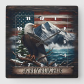 Adelaar staat trots tegen berg en vlag vierkante klok (Voorkant)