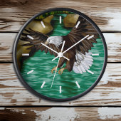 Adelaar Vliegen over rivier en bergen