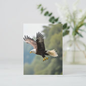Adelaar zweeft door de lucht briefkaart (Staand voorkant)