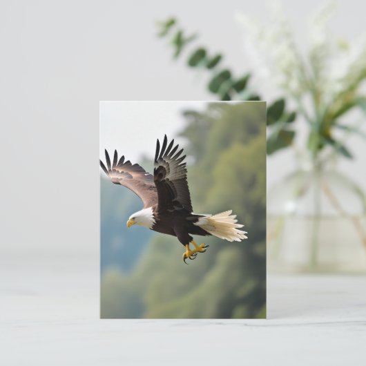 Adelaar zweeft door de lucht briefkaart (Staand voorkant)