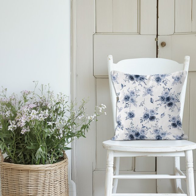 Adele Waterverf Blauwe Landrozen Kussen (Adele Blue Roses Throw Pillow)