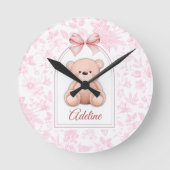 Adeline | Aangepaste Roze Teddybeer Nursery Design Ronde Klok (Voorkant)
