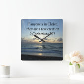 ADEMBENEMEND 2 KORINTIËRS 5:17 OCEAN SUNRISE VIERKANTE KLOK (Huis)