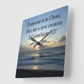 ADEMBENEMEND 2 KORINTIËRS 5:17 OCEAN SUNRISE VIERKANTE KLOK (Hoek)