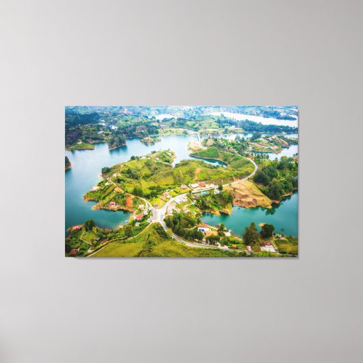 Adembenemend Uitzicht van Guatape Antioquia Sunny  Canvas Afdruk (Voorkant)