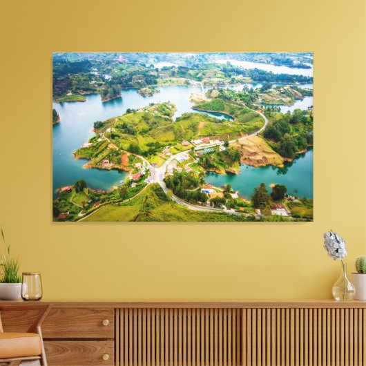 Adembenemend Uitzicht van Guatape Antioquia Sunny  Canvas Afdruk (Insitu (Woonkamer))