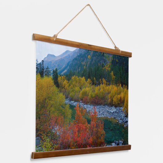 Adembenemend Uitzicht van Herfst en Towering Mount Hangend Wandkleed (Gebogen)