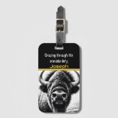 Adembenemende Buffalo in rustige Natuur Bagagelabel (Voorkant (verticaal))