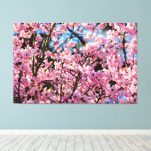 Adembenemende Sakura-boom in roze bloei van de len Canvas Afdruk (Insitu (Houten vloer))