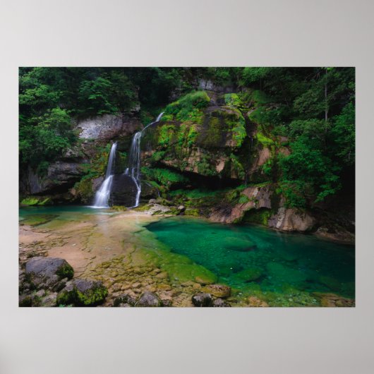 Adembenemende waterval Virje, Slovenië Poster (Voorkant)