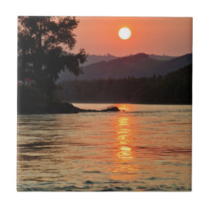 Adembenemende zonsopgang boven de Katun-rivier Tegeltje