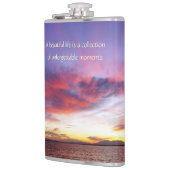 Ademhalingszonsondergang over het zee heupfles (Links)