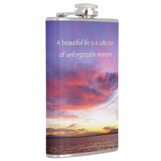 Ademhalingszonsondergang over het zee heupfles (Rechts)