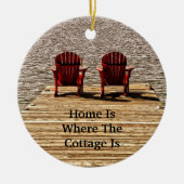 Adirondack Chairs Red Home is de locatie waar het Keramisch Ornament (Voorkant)