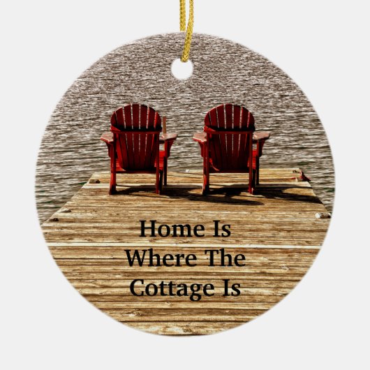 Adirondack Chairs Red Home is de locatie waar het Keramisch Ornament (Voorkant)