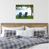 Adirondack Chairs tegenover een meer Canvas Afdruk (Insitu (Slaapkamer))