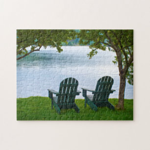 Adirondack Chairs tegenover een meer - Fotografie Legpuzzel