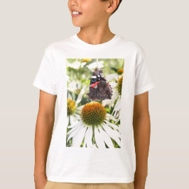 Admiraalvlinder op bloem t-shirt