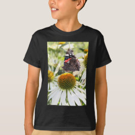 Admiraalvlinder op bloem t-shirt