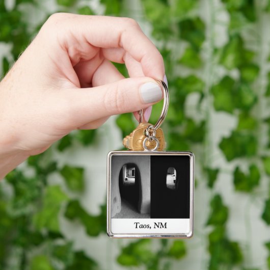 Adobe Corridor in Taos, NM sleutelhanger (Hand)