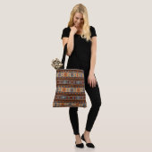Adobe Grey Brown Tribal Patroon (Zuidwest-ontwerp) Tote Bag (Op model)