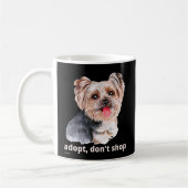 ADOPT, DON'T SHOP (Yorkshire Terrier) schattige ho Koffiemok (Links)