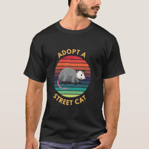 Adopteer een straatkat   opossum t-shirt