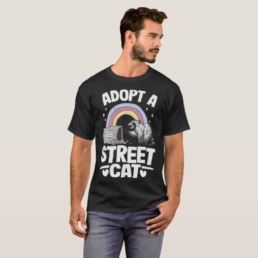 Adopteer een Street Cat Rainbow Grappige Raccoon P T-shirt (Voorkant volledig)