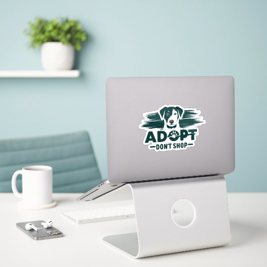 Adopteer niet winkelen 2 sticker (Laptop op bureau)